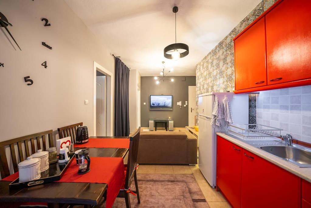 Kozani Hideaway For 2! 아파트 외부 사진