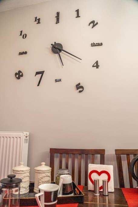 Kozani Hideaway For 2! 아파트 외부 사진